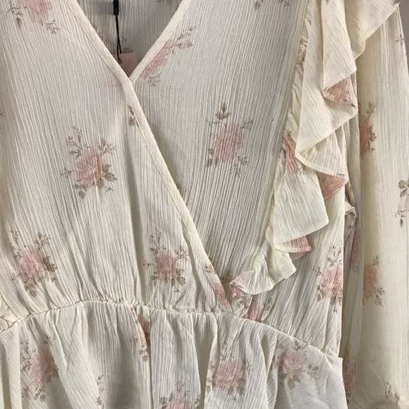 NWT BCBGeneration | Cream Floral Peplum Hem Blouse | Large - Picture 8 of 11